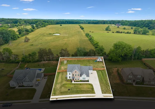 Homes for sale in Fairview, TN | 7215 Adenborough Dr, Fairview, TN 37062 | MLS# 3262737
