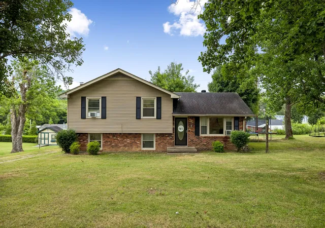 Homes for sale in Gordonsville, TN | 151 Meadow Dr, Gordonsville, TN 38563 | MLS# 3250338