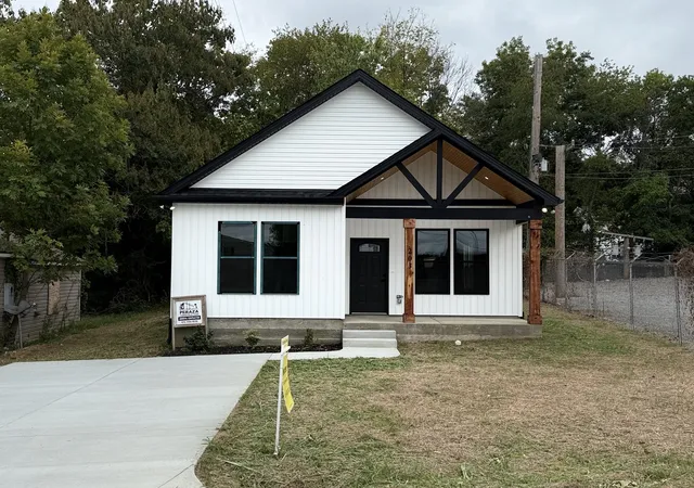 Photo 2 of Single family home for sale at 203 15th Avenue E, Springfield, TN 37172 | MLS# 3309211 | Listing updated on 2026-09-24