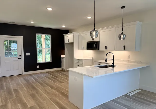 Photo 4 of Single family home for sale at 203 15th Avenue E, Springfield, TN 37172 | MLS# 3309211 | Listing updated on 2026-09-24