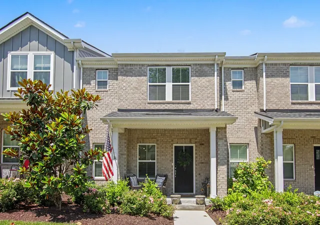 Photo 3 of Townhouse for sale at 204 Douglas Bnd Rd #504, Gallatin, TN 37066 | MLS# 3250523 | Listing updated on 2026-08-27