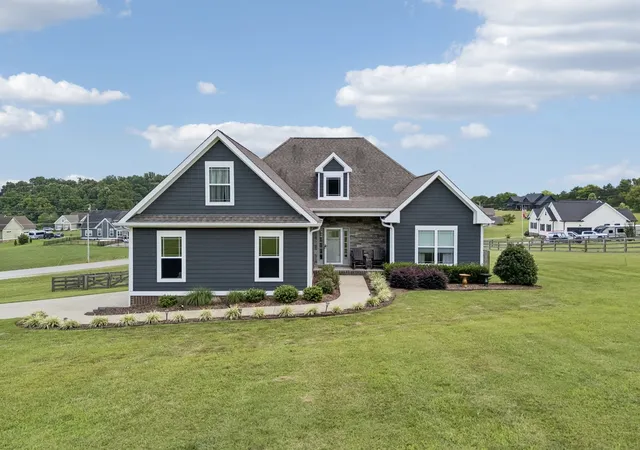 Homes for sale in Dickson, TN | 1002 Douglas Ct, Dickson, TN 37055 | MLS# 3261559