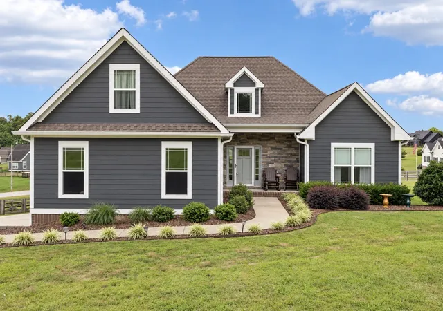 Photo 2 of Single family home for sale at 1002 Douglas Ct, Dickson, TN 37055 | MLS# 3261559 | Listing updated on 2026-10-01