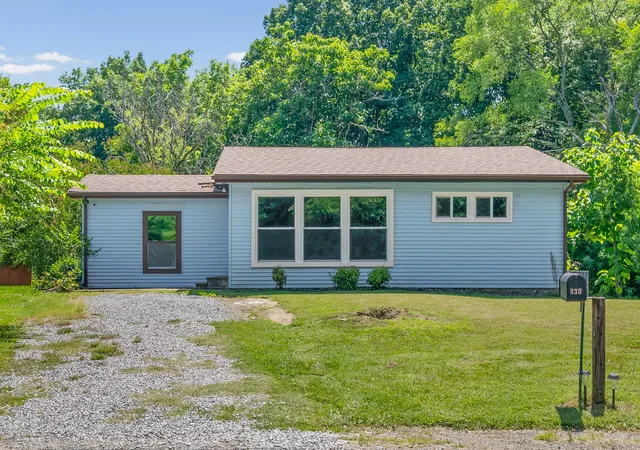 Photo 2 of Single family home for sale at 830 Potters Ln, Clarksville, TN 37040 | MLS# 3250395 | Listing updated on 2026-08-20