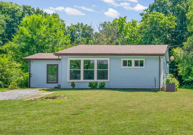 Photo 3 of Single family home for sale at 830 Potters Ln, Clarksville, TN 37040 | MLS# 3250395 | Listing updated on 2026-08-20
