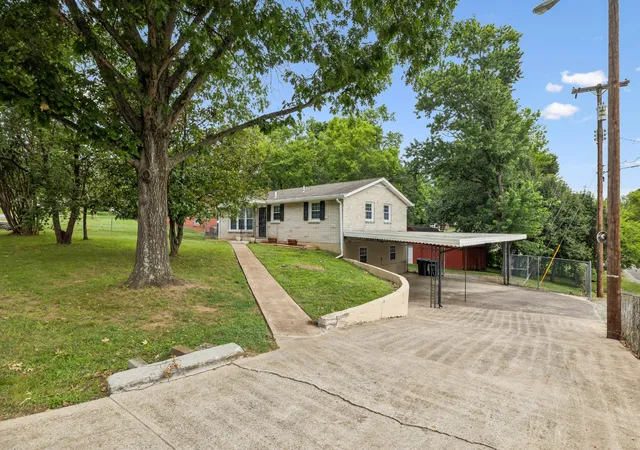 Photo 3 of Single family home for sale at 225 Bonnafield Dr, Hermitage, TN 37076 | MLS# 3251359 | Listing updated on 2026-10-08