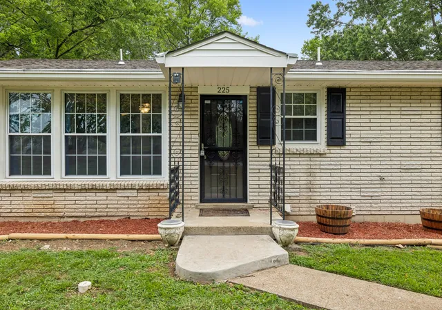 Photo 3 of Single family home for sale at 225 Bonnafield Dr, Hermitage, TN 37076 | MLS# 3251359 | Listing updated on 2026-10-08