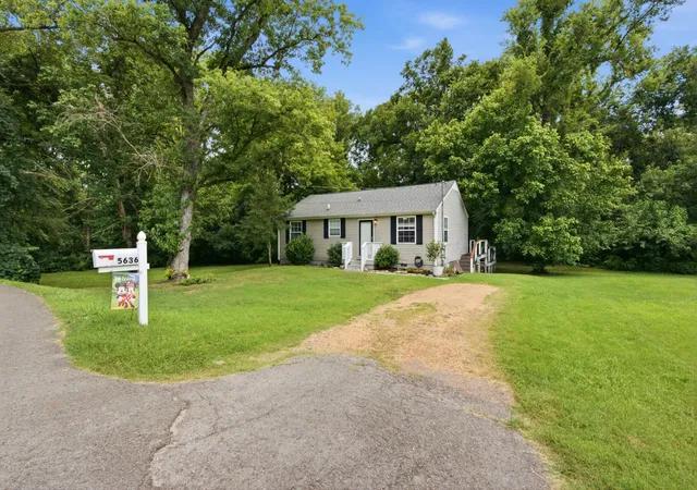 Homes for sale in Nashville, TN | 5636 Meadowcrest Ln, Nashville, TN 37209 | MLS# 3250588