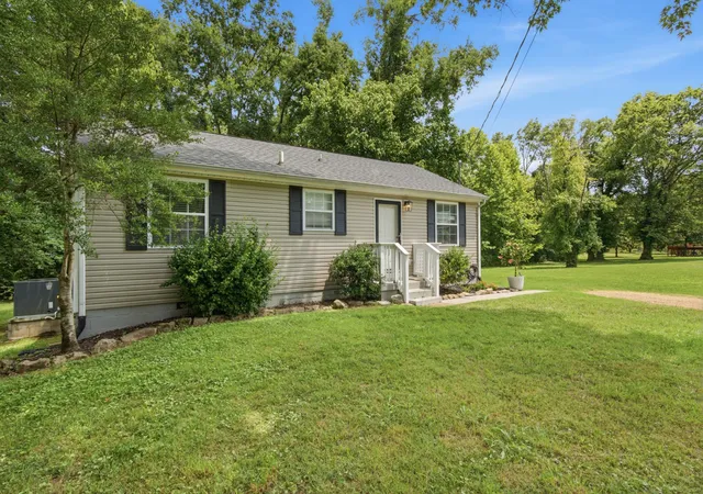 Homes for sale in Nashville, TN | 5636 Meadowcrest Ln, Nashville, TN 37209 | MLS# 3250588