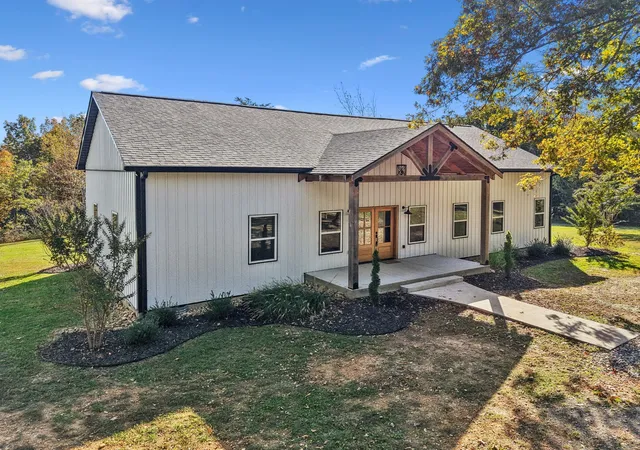Homes for sale in Lyles, TN | 6060 Washer Rd, Lyles, TN 37098 | MLS# 3250546