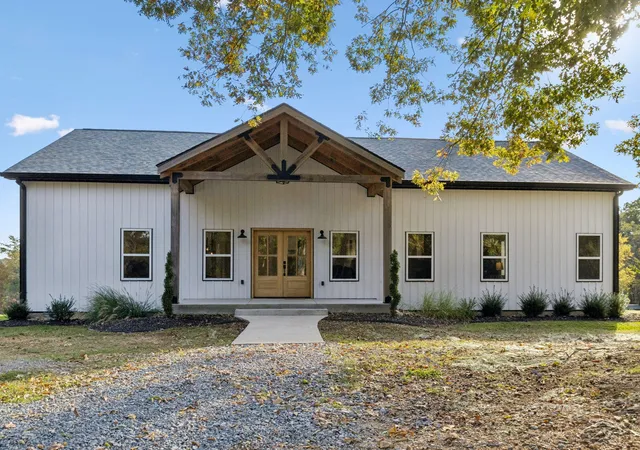 Homes for sale in Lyles, TN | 6060 Washer Rd, Lyles, TN 37098 | MLS# 3250546