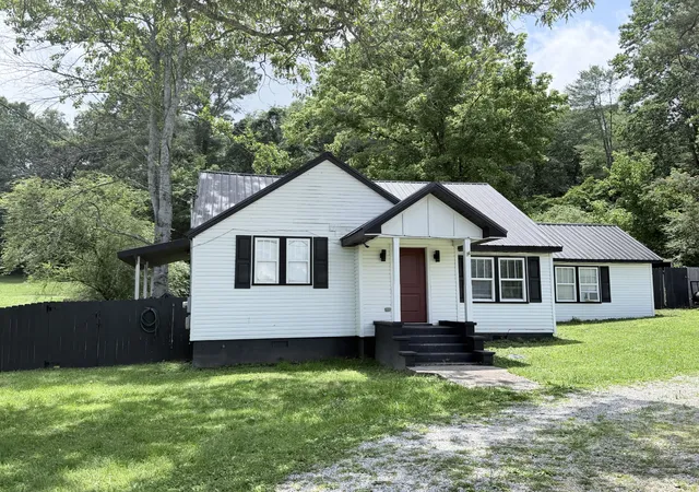 Photo 3 of Single family home for sale at 215 St Clair St, Tracy City, TN 37387 | MLS# 3251265 | Listing updated on 2026-08-21