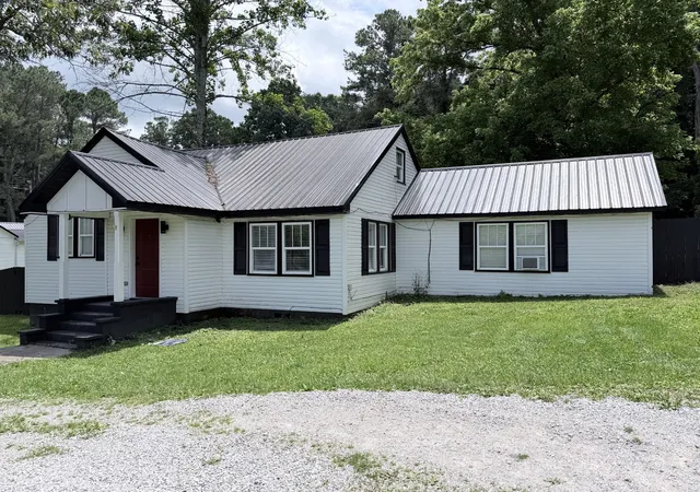 Photo 3 of Single family home for sale at 215 St Clair St, Tracy City, TN 37387 | MLS# 3251265 | Listing updated on 2026-08-21