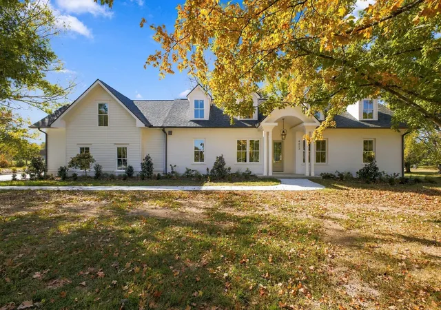 Photo 3 of Single family home for sale at 4613 Harpeth Peytonsville Rd, Thompsons Station, TN 37179 | MLS# 3526775 | Listing updated on 2026-10-10