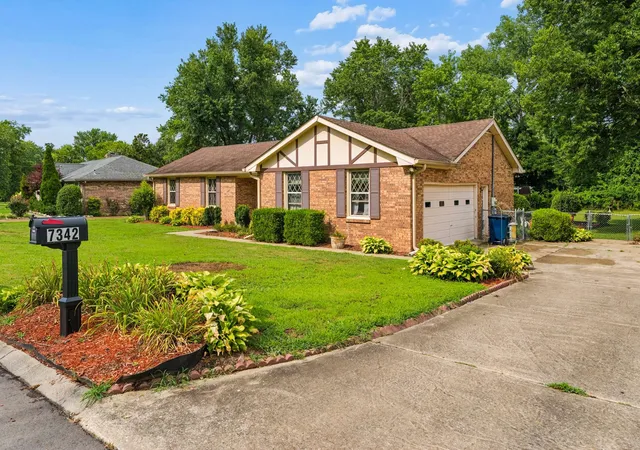 Photo 3 of Single family home for sale at 7342 Rolling River Pkwy, Nashville, TN 37221 | MLS# 3268781 | Listing updated on 2026-09-06