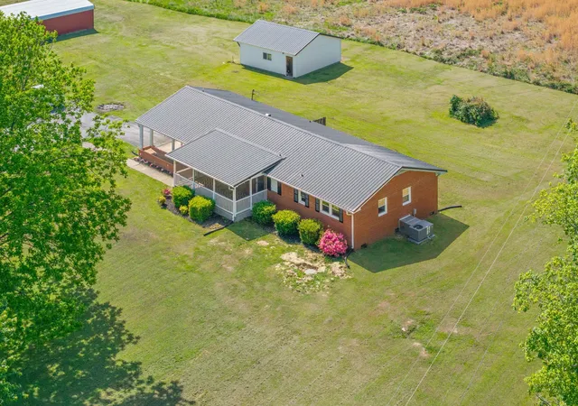 image of 3824 Oakwood Rd, Woodlawn, TN 37191 | MLS# 3250711