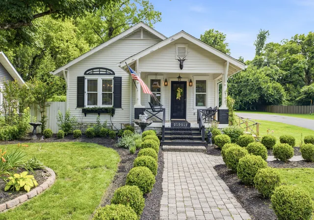 Photo 2 of Single family home for sale at 121 Battle Ave, Franklin, TN 37064 | MLS# 3251906 | Listing updated on 2026-09-02