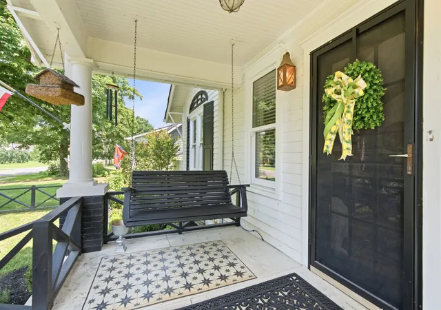 Photo 2 of Single family home for sale at 121 Battle Ave, Franklin, TN 37064 | MLS# 3251906 | Listing updated on 2026-09-02