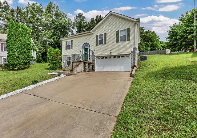 3rd image of 1116 Gunpoint Dr, Clarksville, TN 37042 | MLS# 3256345