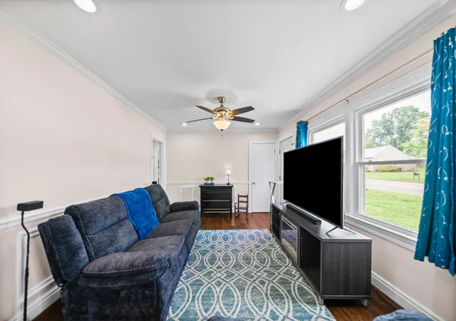 Photo 4 of Single family home for sale at 417 Highland Cir, Clarksville, TN 37043 | MLS# 3254784 | Listing updated on 2026-08-21