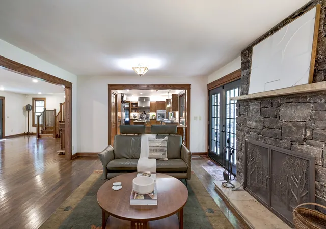 Photo 4 of Single family home for sale at 433 Grayson Dr, Nashville, TN 37205 | MLS# 3251981 | Listing updated on 2026-08-20