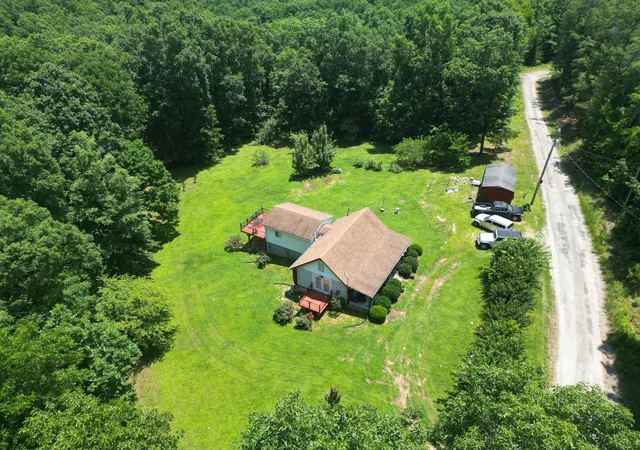 Photo 2 of Single family home for sale at 1462 Pope Cir Rd, Waynesboro, TN 38485 | MLS# 3250966 | Listing updated on 2026-09-04