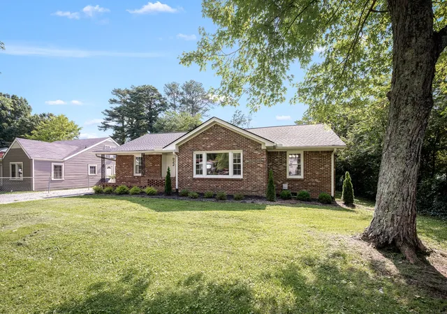 Homes for sale in Tullahoma, TN | 922 Mckellar Dr, Tullahoma, TN 37388 | MLS# 3251048