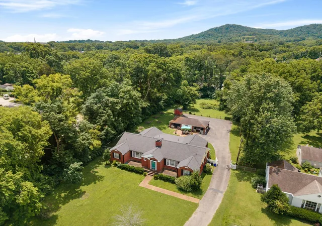 Photo 1 of Sale Pending at 923 Battery Ln, Nashville, TN 37220 | MLS# 3262916 | Listing updated on 2026-08-20