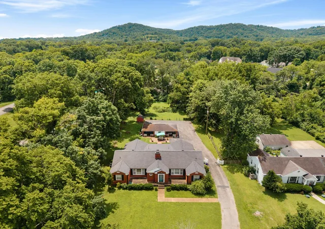 Photo 3 of Sale Pending at 923 Battery Ln, Nashville, TN 37220 | MLS# 3262916 | Listing updated on 2026-08-20