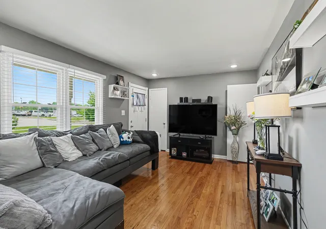 Photo 3 of Single family home for sale at 2306 Thomas Ave, Columbia, TN 38401 | MLS# 3251883 | Listing updated on 2026-08-20
