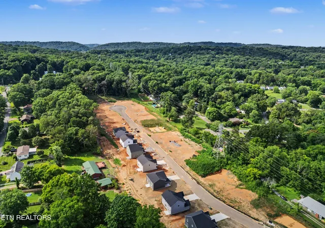 Photo 3 of Single family home for sale at 5323 Arza Ln, Knoxville, TN 37918 | MLS# 3604112 | Listing updated on 2026-10-01