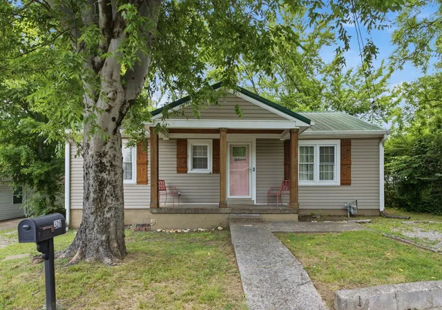 Homes for sale in Gallatin, TN | 328 N Blakemore Ave, Gallatin, TN 37066 | MLS# 3251046