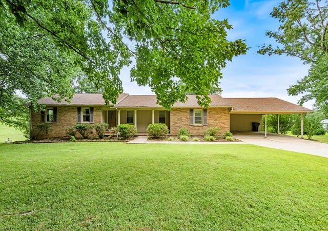 Homes for sale in Dickson, TN | 2054 Ridgecrest Cir, Dickson, TN 37055 | MLS# 3251882