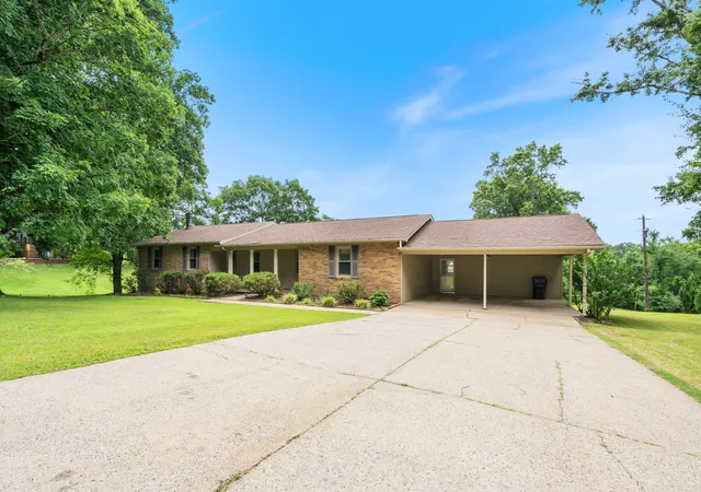 Homes for sale in Dickson, TN | 2054 Ridgecrest Cir, Dickson, TN 37055 | MLS# 3251882