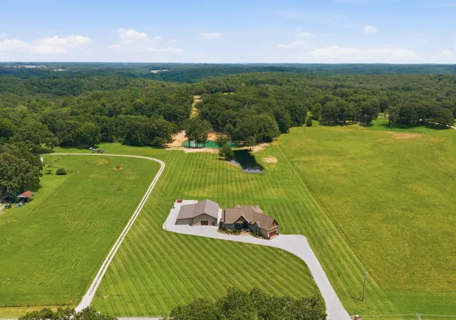 Photo 3 of House for sale at 1261 Highway 48 S, Dickson, TN 37055 | MLS# 3251204 | Listing updated on 2026-08-27