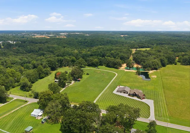 Photo 4 of House for sale at 1261 Highway 48 S, Dickson, TN 37055 | MLS# 3251204 | Listing updated on 2026-08-27