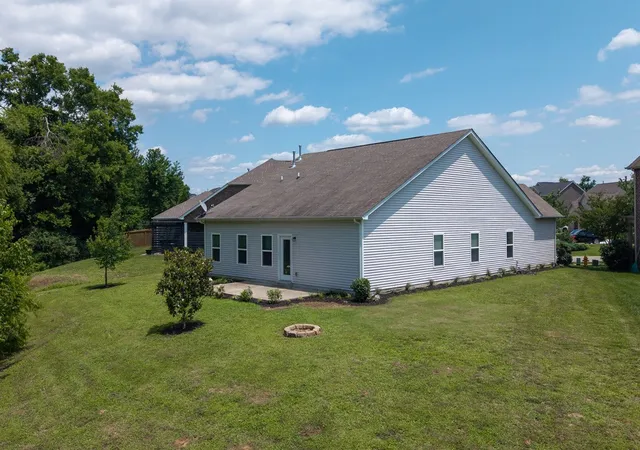 Homes for sale in Gallatin, TN | 1374 Coates Ln, Gallatin, TN 37066 | MLS# 3251174