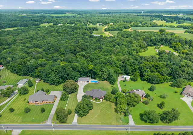 Photo 4 of Single family home for sale at 635 Mobley Rd, Clarksville, TN 37043 | MLS# 3297810 | Listing updated on 2026-10-13