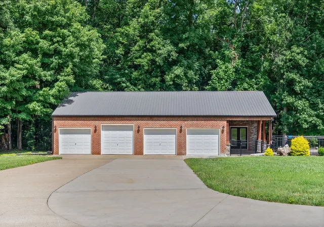 Photo 3 of Single family home for sale at 635 Mobley Rd, Clarksville, TN 37043 | MLS# 3297810 | Listing updated on 2026-10-13