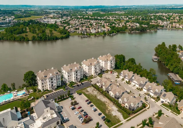 Homes for sale in Gallatin, TN | 1024 Club View Drive, Gallatin, TN 37066 | Houzeo