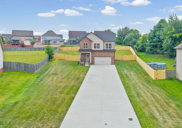 Homes for sale in Clarksville, TN | 1721 Autumnwood Blvd, Clarksville, TN 37042 | MLS# 3251208
