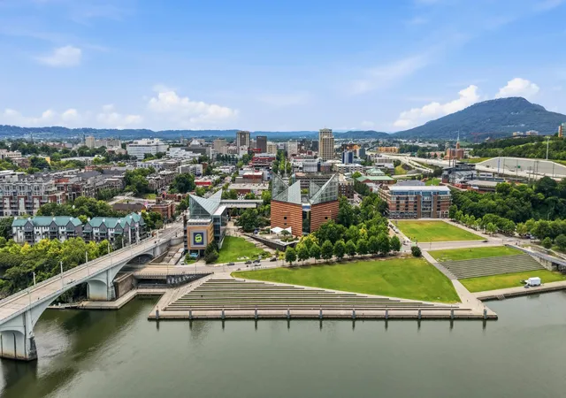 2nd image of 129 Walnut St, Chattanooga, TN 37403