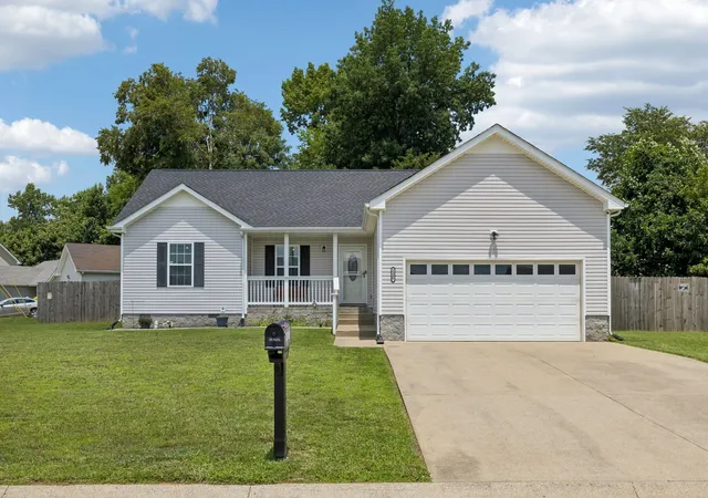 Homes for sale in Clarksville, TN | 1397 Scrub Oak Dr, Clarksville, TN 37042 | MLS# 3251362