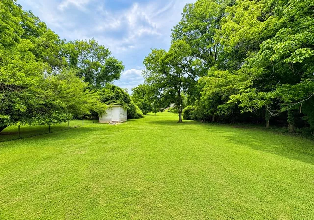 Homes for sale in Clarksville, TN | 310 Davis Dr, Clarksville, TN 37040 | MLS# 3255228
