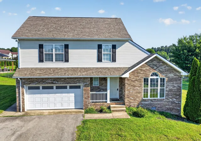 Photo 2 of Single family home for sale at 2029 Copper Kettle Cir, Pleasant View, TN 37146 | MLS# 3251376 | Listing updated on 2026-09-29