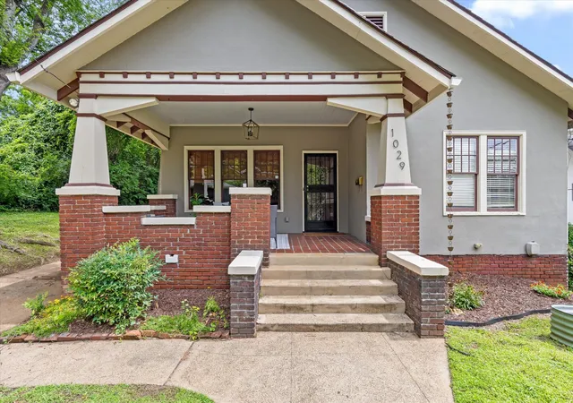 Photo 1 of Single family home for sale at 1029 East 5th St, Chattanooga, TN 37403 | MLS# 3251327 | Listing updated on 2026-06-27