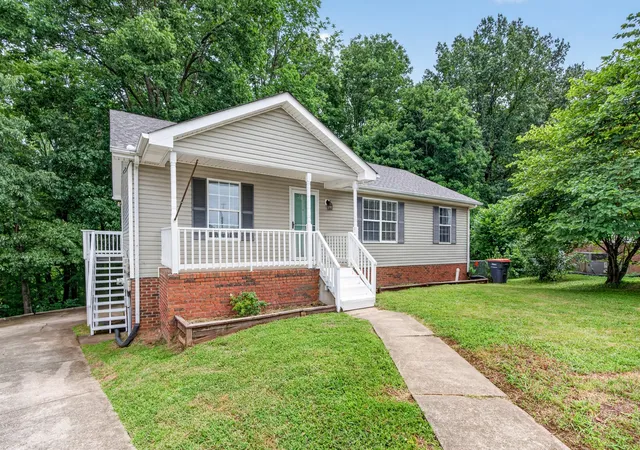 1st image of 979 Bobcat Dr, Clarksville, TN 37042 | MLS# 3251349