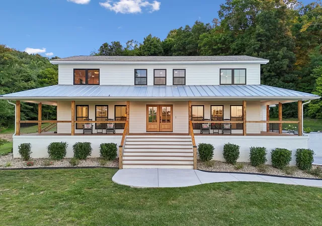 Photo 3 of Single family home for sale at 1911 Evergreen Rd, Thompsons Station, TN 37179 | MLS# 3256003 | Listing updated on 2026-10-09