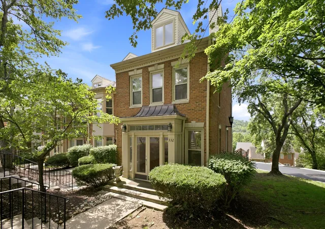 Photo 1 of Townhouse for sale at 332 Ardsley Pl, Nashville, TN 37215 | MLS# 3255782 | Listing updated on 2026-08-23
