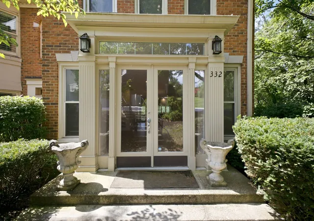 Photo 2 of Townhouse for sale at 332 Ardsley Pl, Nashville, TN 37215 | MLS# 3255782 | Listing updated on 2026-08-23